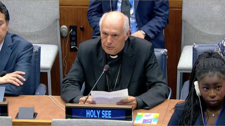 La Santa Sede all’Onu: meno spese militari, si cancelli il debito dei Paesi poveri